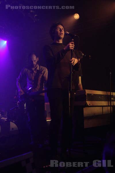 CRYSTAL STILTS - 2013-12-01 - PARIS - Point Ephemere - 